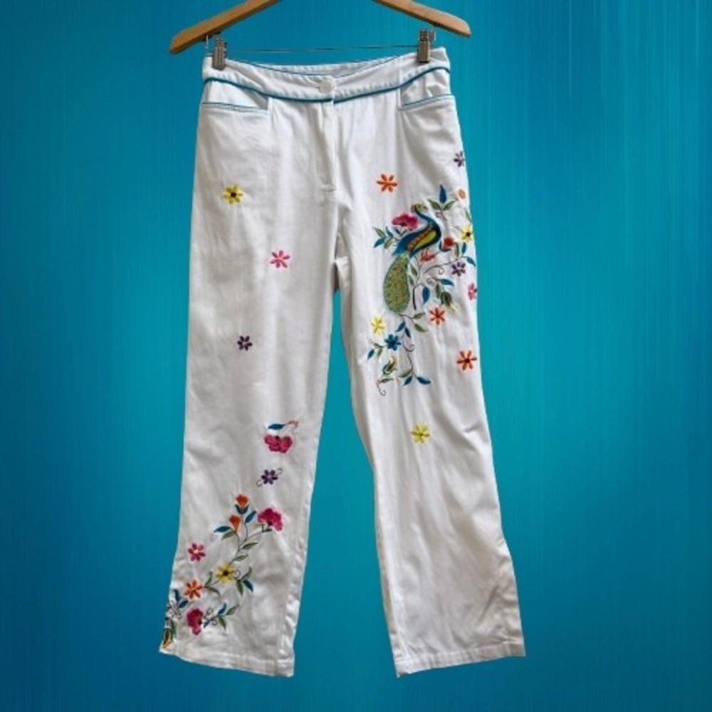 Bamboo Traders Peacock Embroidered Stretch Cotton Capri Pants White Size 8